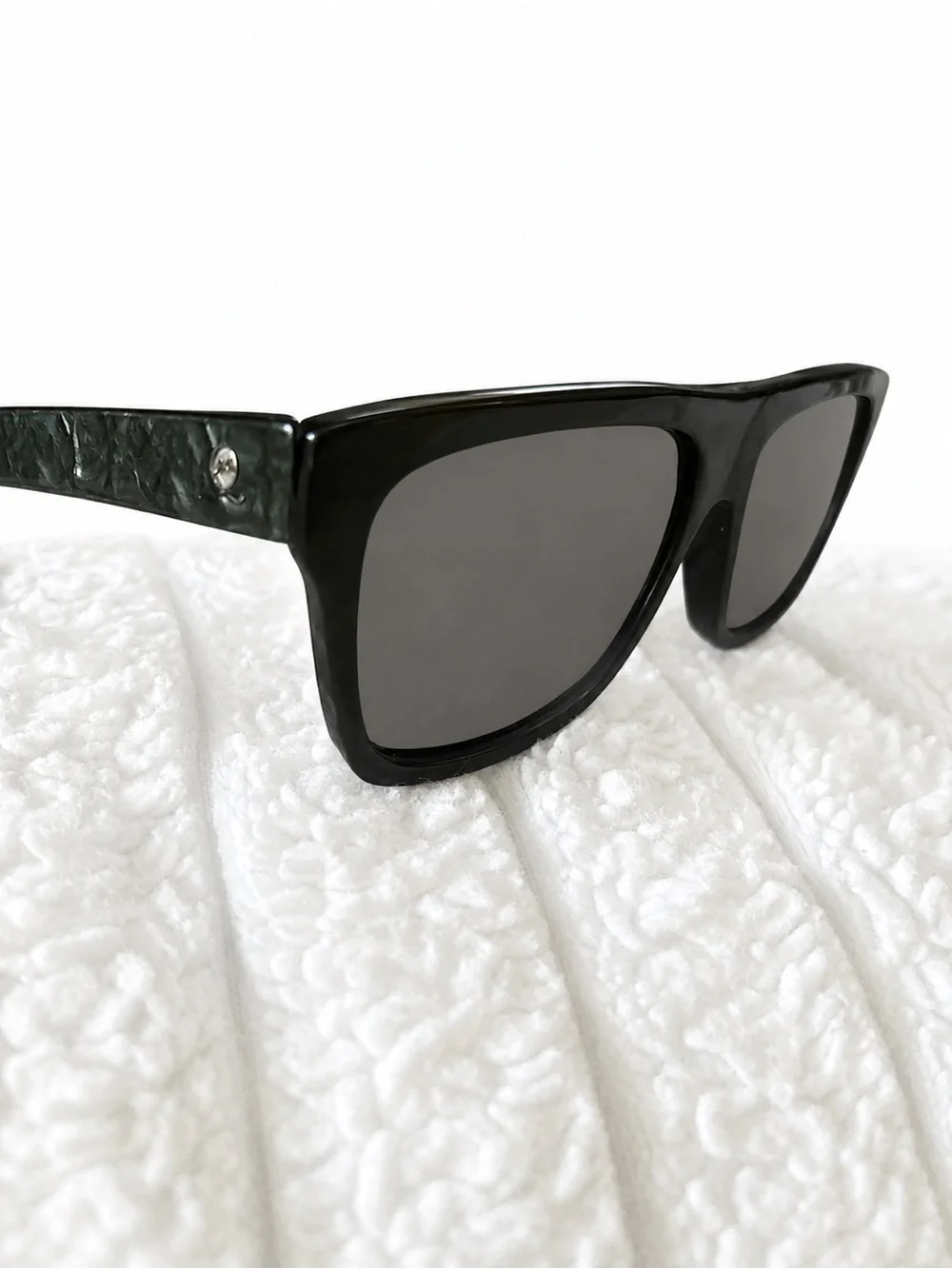 Alexander McQueen Dark Green  Frame Sunglasses (small scratches on lens )